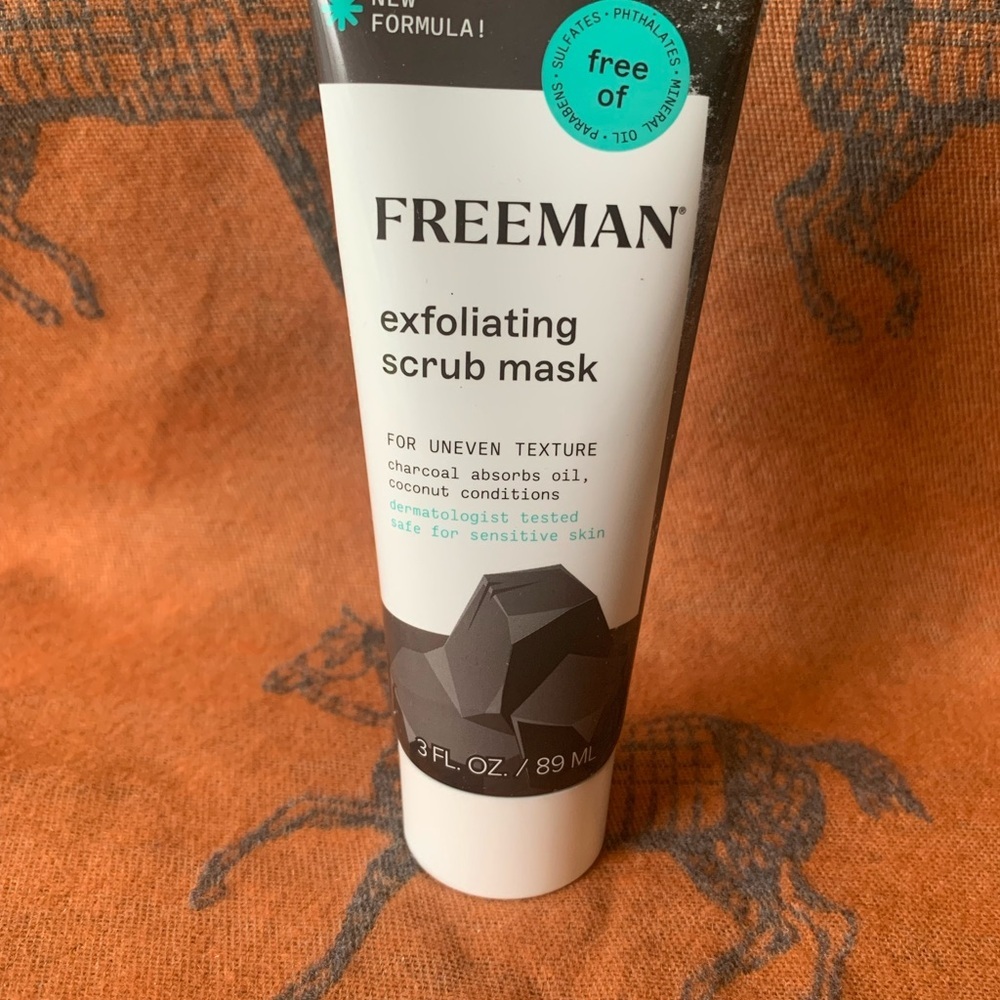 Black Exfoliating Scrub Mask